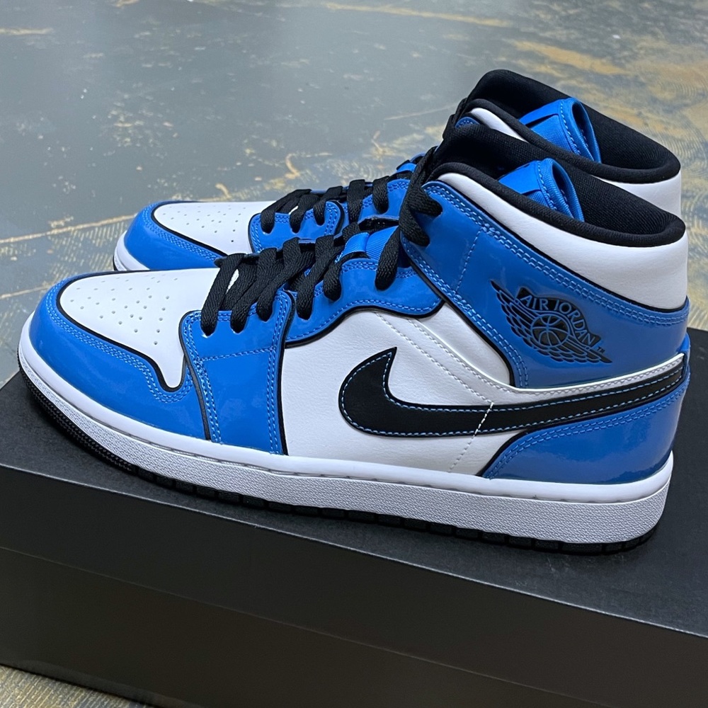 Nike Air Jordan 1 Mid SE Signal Blue DD6834-402 9.5 Patent Leather - Picture 7 of 11